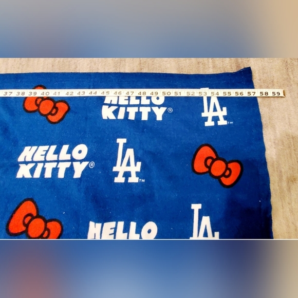 Hello Kitty Los Angeles Dodgers Towel and Tumble Bundle - Picture 9 of 11